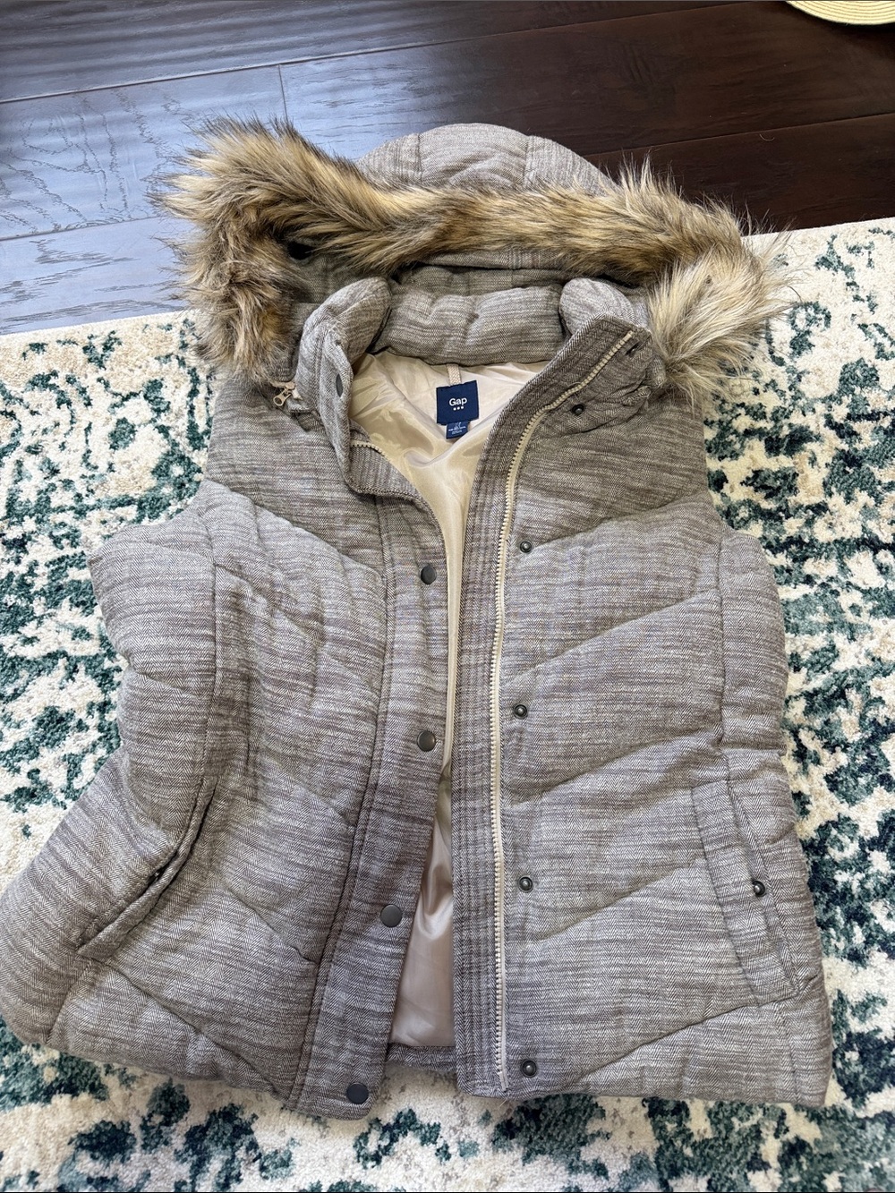 Gap vest with detachable fur trim hood
